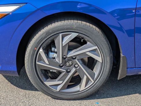 New 2025 Hyundai Elantra SEL image 12