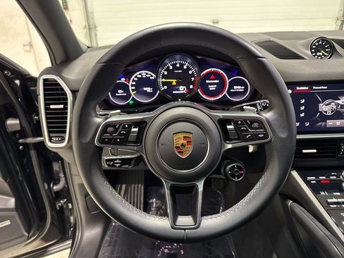 Used 2023 Porsche Cayenne Base w/ Premium Package image 24