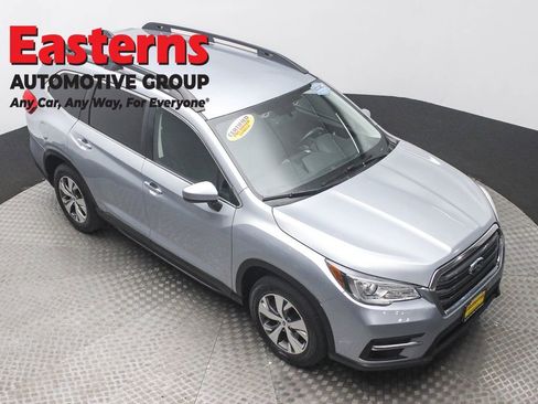 Used 2022 Subaru Ascent Premium w/ Convenience Package image 3