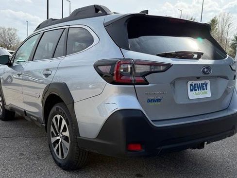 Used 2024 Subaru Outback Premium AWD/4WD image 3