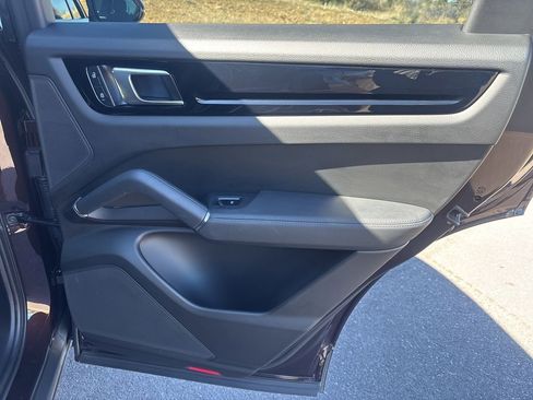 Used 2023 Porsche Cayenne image 15