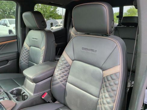 Used 2023 GMC Canyon Denali w/ Denali Black Edition AWD/4WD image 26