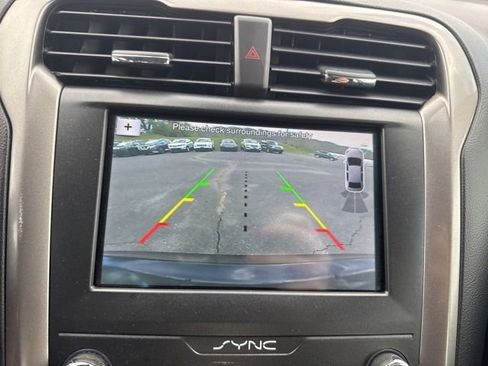 Used 2019 Ford Fusion SEL image 17