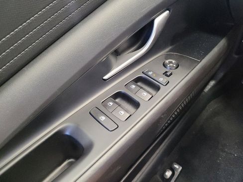 Used 2024 Hyundai Elantra SE FWD image 27