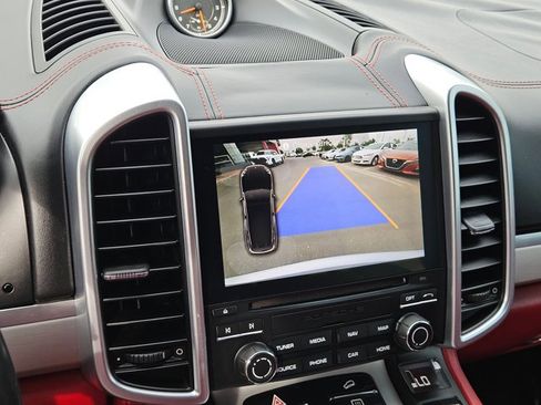 Used 2017 Porsche Cayenne Platinum Edition image 16