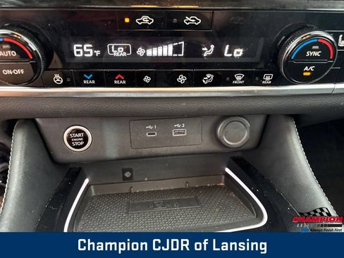 Used 2023 Nissan Rogue Platinum AWD/4WD image 32