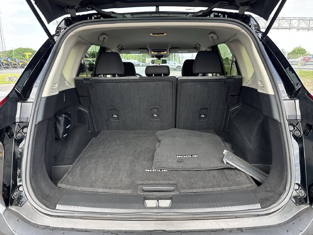 Certified 2023 Nissan Rogue SV FWD image 16