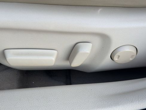 Used 2016 Toyota Camry XLE w/ Moonroof Package FWD image 15