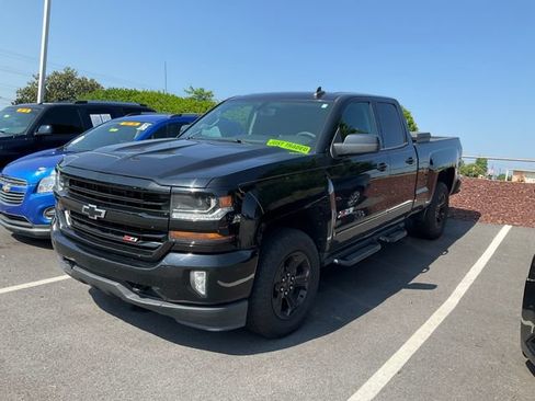 Used 2017 Chevrolet Silverado 1500 LT w/ Midnight Edition AWD/4WD image 3