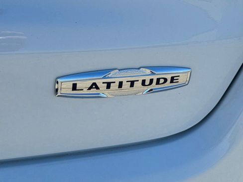 Used 2022 Jeep Compass Latitude AWD/4WD image 11
