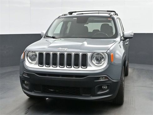 Used 2017 Jeep Renegade Limited image 3