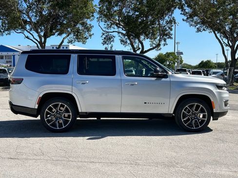 New 2025 Jeep Wagoneer Series III w/ Quick Order Package 25C Super image 4