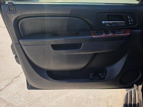 Used 2012 Chevrolet Avalanche LTZ RWD image 18