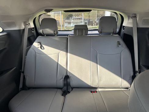 Used 2025 Toyota Sienna XLE w/ XLE Plus Package FWD image 16