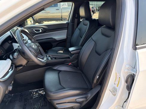Used 2024 Jeep Compass Latitude AWD/4WD image 14