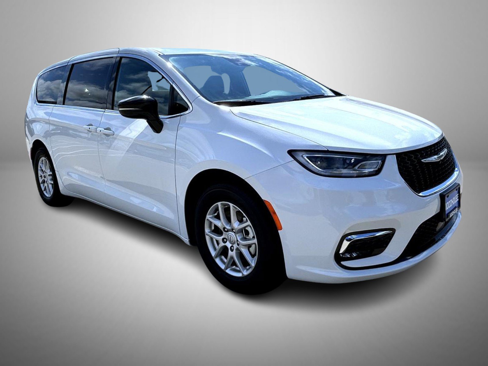 Used 2025 Chrysler Pacifica Select FWD image 3