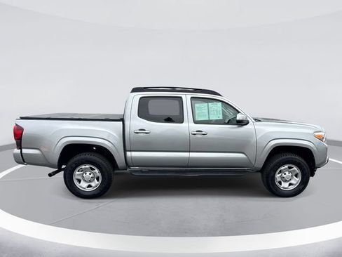 Used 2022 Toyota Tacoma SR AWD/4WD image 4