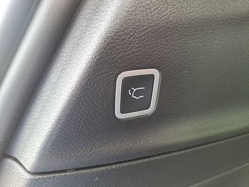 New 2026 Chrysler Pacifica Select w/ S Appearance Package image 11