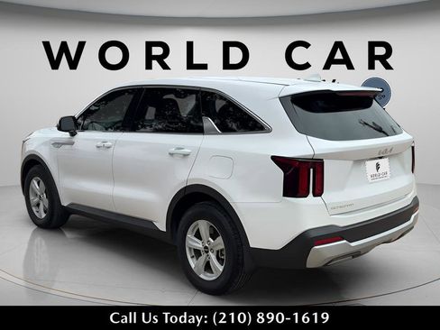 Used 2025 Kia Sorento LX FWD image 5