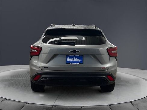 Used 2025 Chevrolet Trax RS w/ Sunroof Package image 4