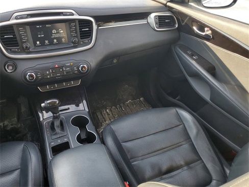 Used 2017 Kia Sorento EX image 16