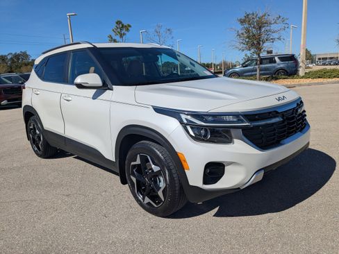 Certified 2025 Kia Seltos EX w/ EX Sunroof Package image 2