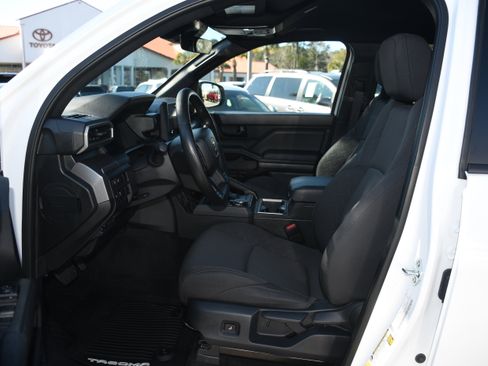 Used 2025 Toyota Tacoma SR5 AWD/4WD image 7