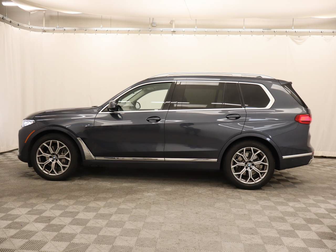 Used 2022 BMW X7 xDrive40i w/ Premium Package AWD/4WD image 2