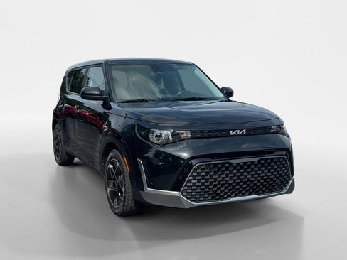 Used 2023 Kia Soul EX FWD image 2