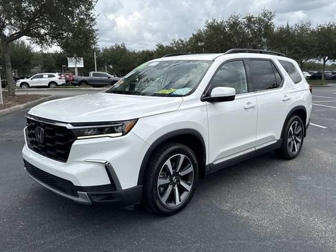 Certified 2023 Honda Pilot Touring image 8