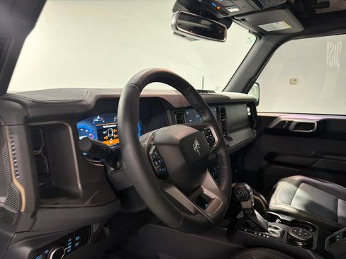Used 2025 Ford Bronco Badlands image 17