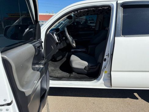 Used 2019 Toyota Tacoma SR5 image 9