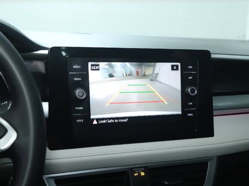 Certified 2025 Volkswagen Taos SEL image 29