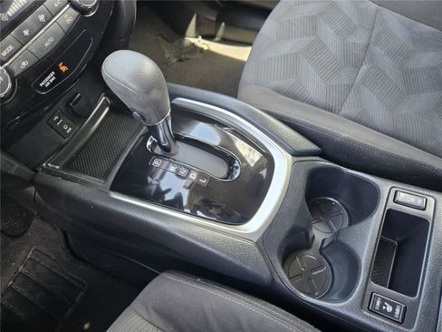 Used 2016 Nissan Rogue SV w/ SV Premium Package FWD image 17