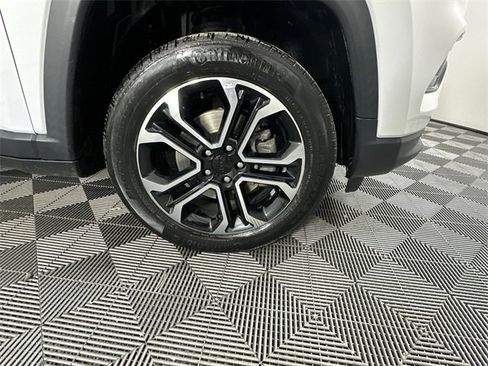 Certified 2022 Jeep Compass Limited image 4