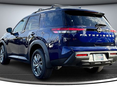 New 2025 Nissan Pathfinder SV image 3