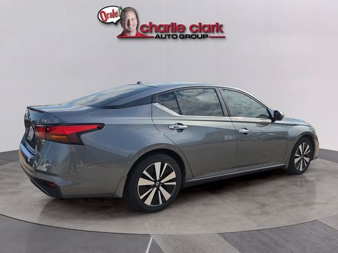 Used 2022 Nissan Altima 2.5 SV FWD image 5