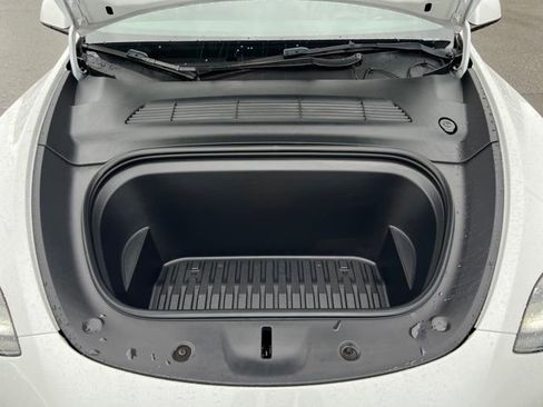 Used 2023 Tesla Model Y Performance image 30