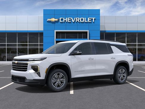 New 2026 Chevrolet Traverse LT w/ Driver Confidence Package AWD/4WD image 2