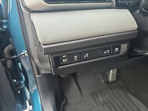 Used 2025 Toyota Camry SE image 22