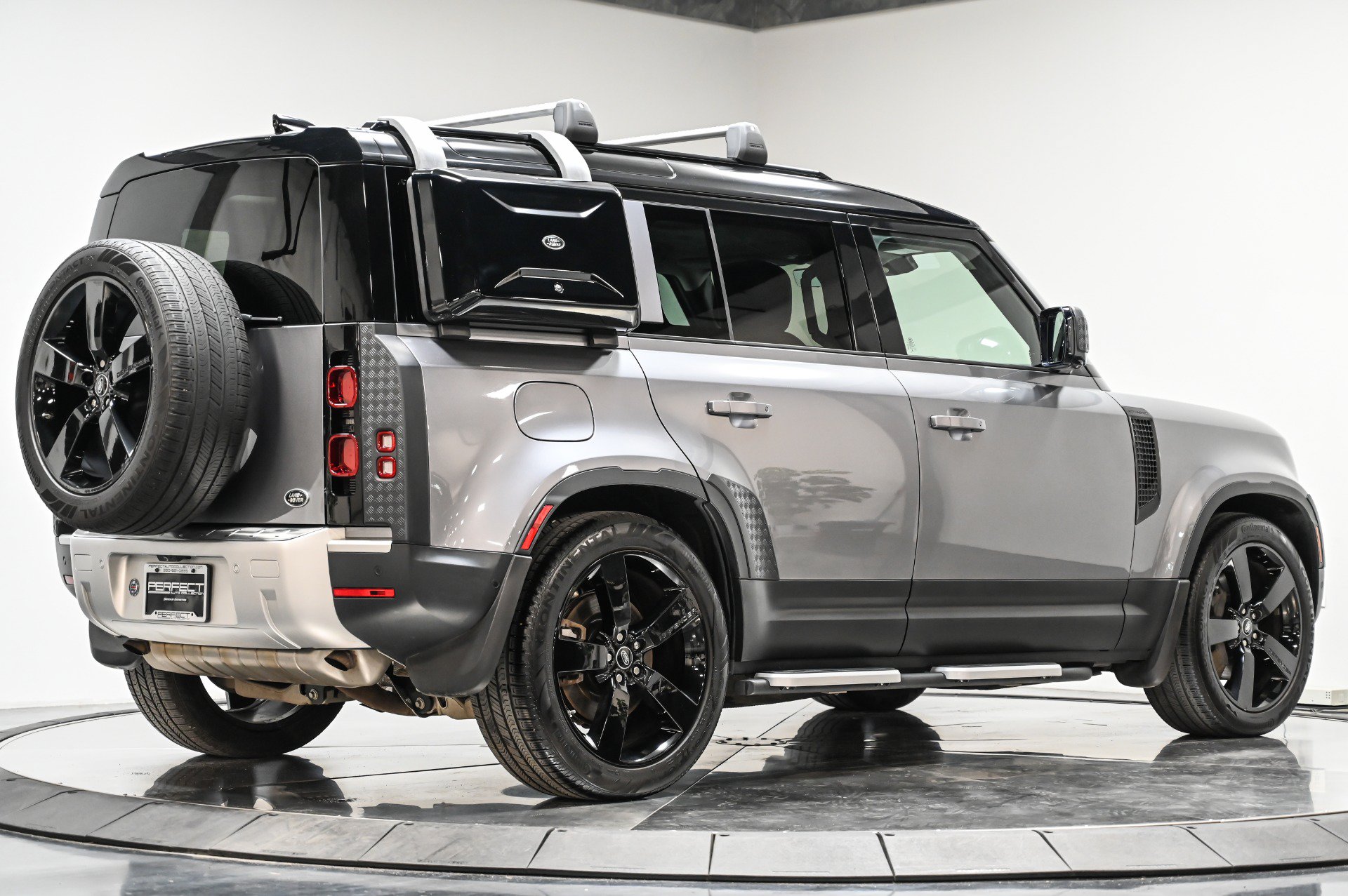 Used 2020 Land Rover Defender 110 HSE AWD/4WD image 4