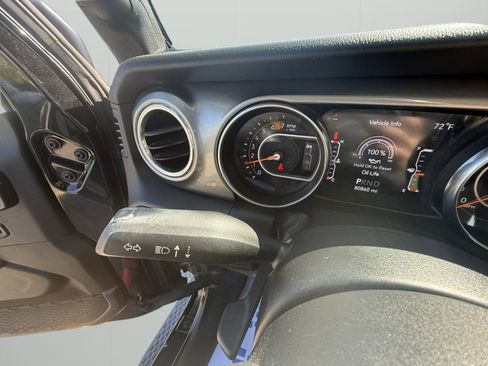 Used 2019 Jeep Wrangler Unlimited Sahara AWD/4WD image 19