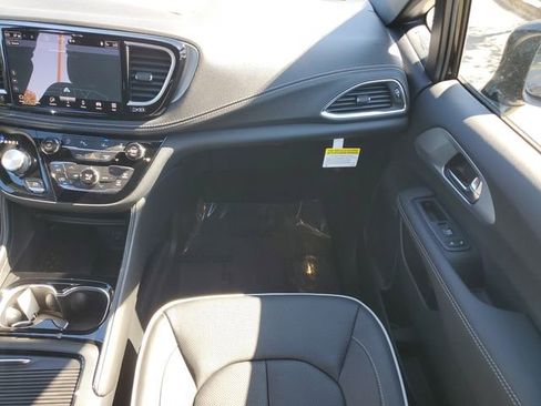 New 2026 Chrysler Pacifica Limited w/ S Appearance Package image 18