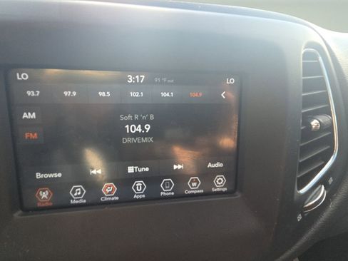 Used 2021 Jeep Compass Sport image 7