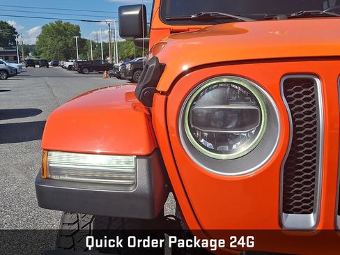 Used 2018 Jeep Wrangler Unlimited Sahara AWD/4WD image 11