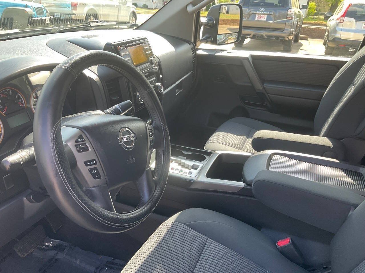 Used 2013 Nissan Titan SV w/ SV Premium Utility Pkg RWD image 12
