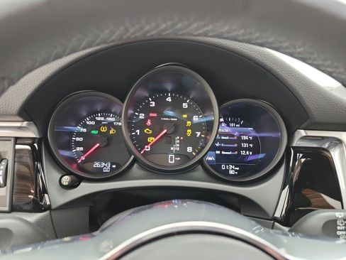 Used 2019 Porsche Macan AWD/4WD image 12
