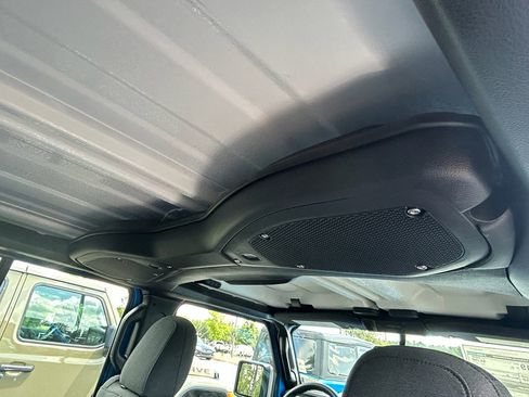 New 2025 Jeep Gladiator Sport image 19