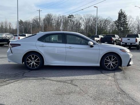 Used 2023 Toyota Camry SE image 6