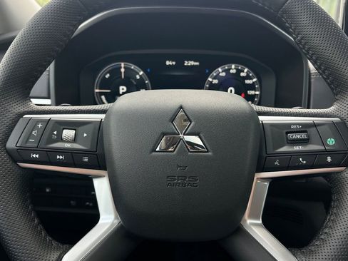 New 2025 Mitsubishi Outlander SE image 25